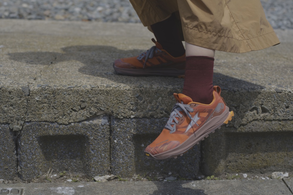 altra x and wander - cinder blocks