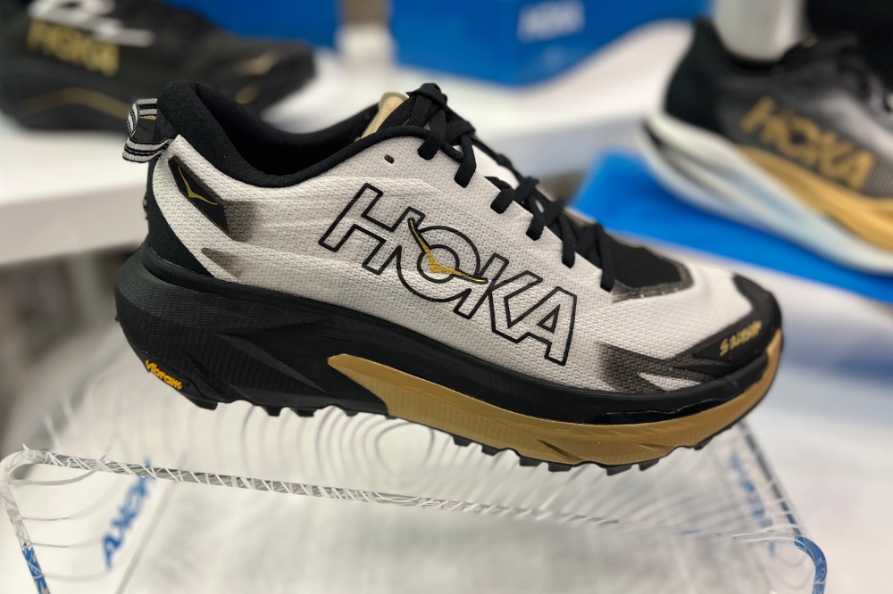hoka mafate 5 - gold landscape