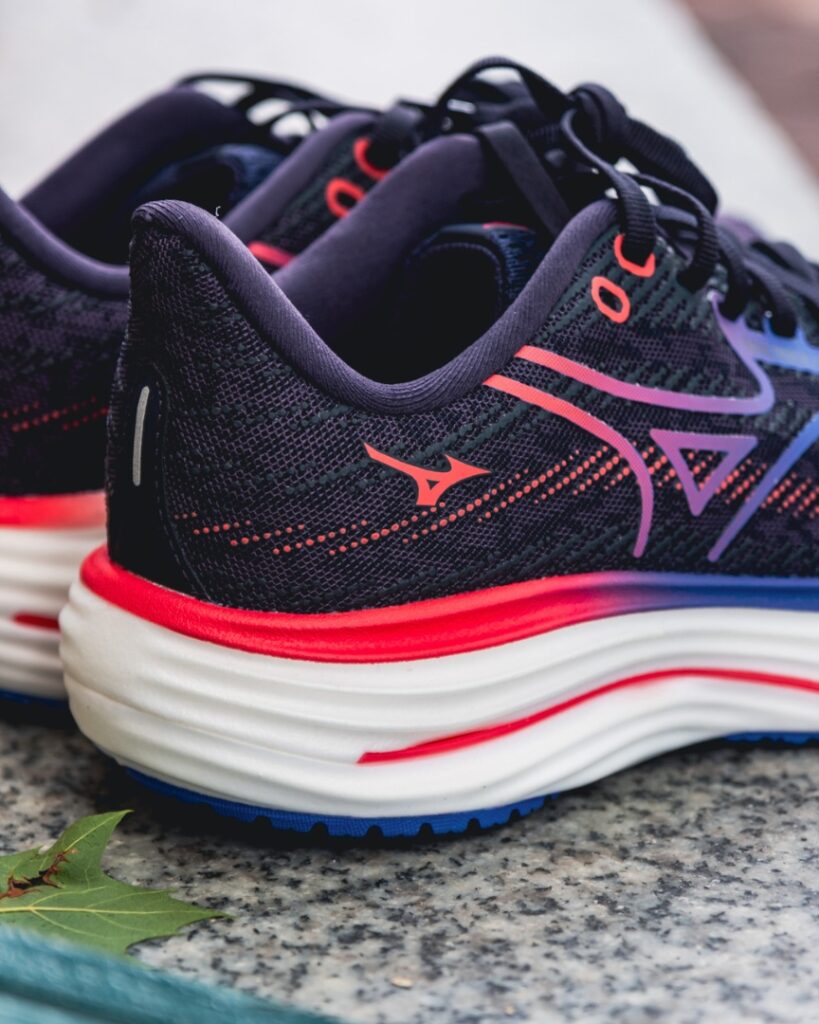 mizuno wave rider 29 - heel logo