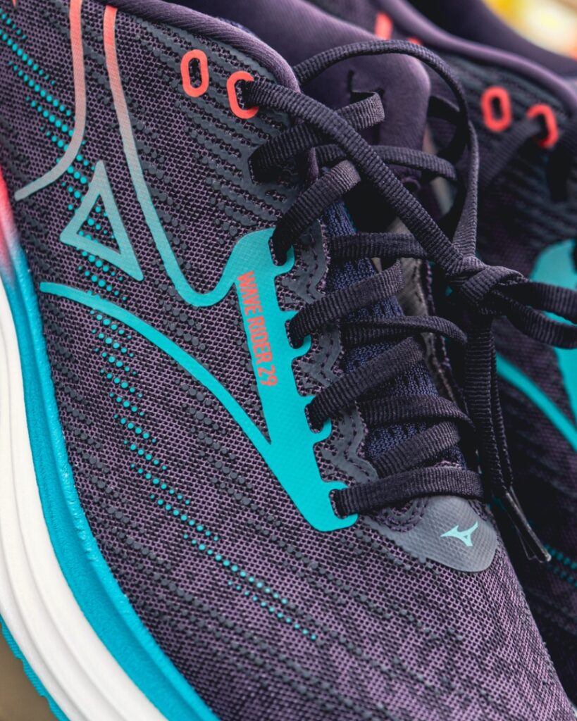 mizuno wave rider 29 - lateral name