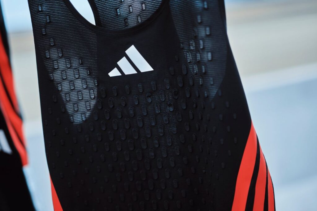 adidas chasing 100 - singlet hanging