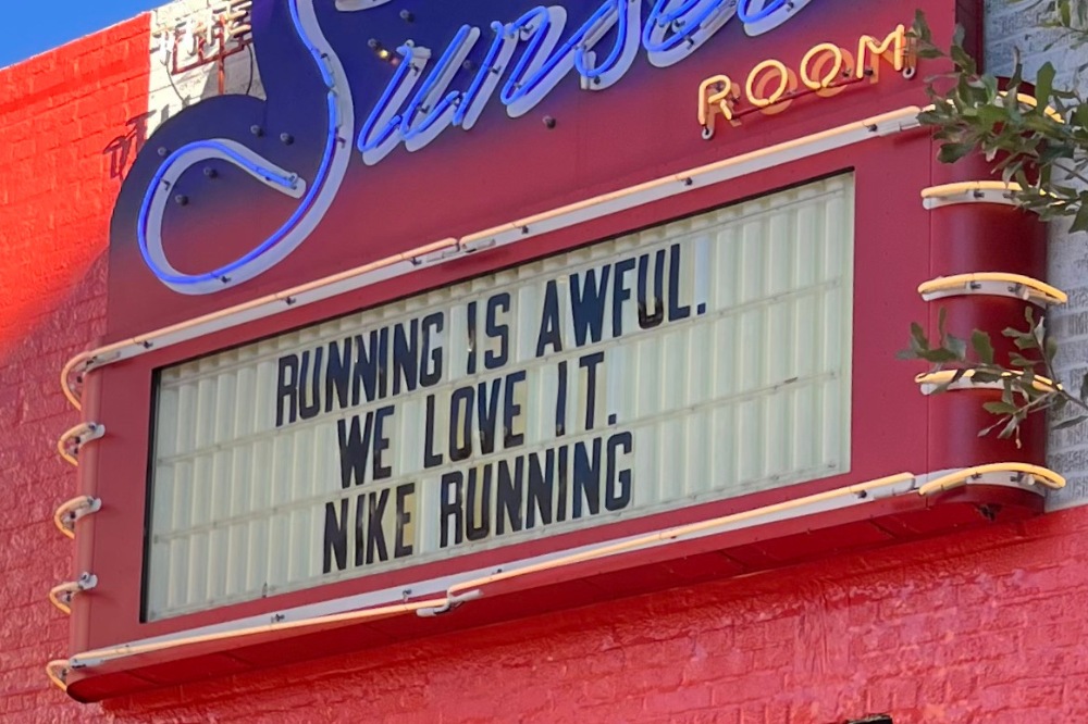 nike running sign