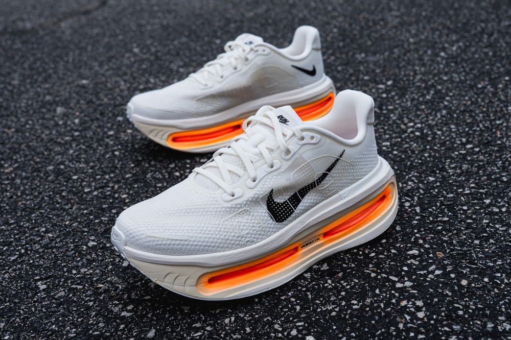 nike vomero premium - both on pavement