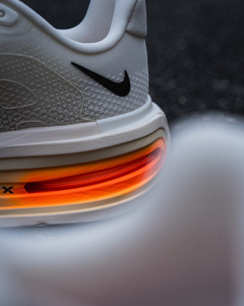 nike vomero premium - heel logo