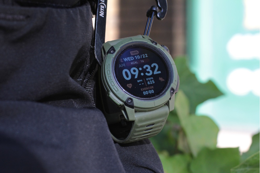 coros nomad - carabiner