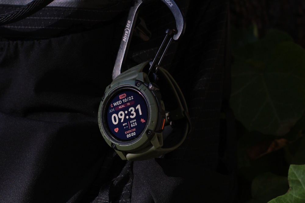 coros nomad - dark backpack