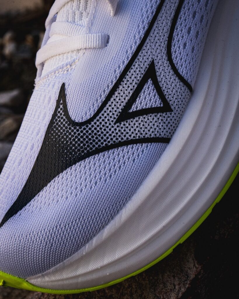 mizuno neo zen 2 - upper logo