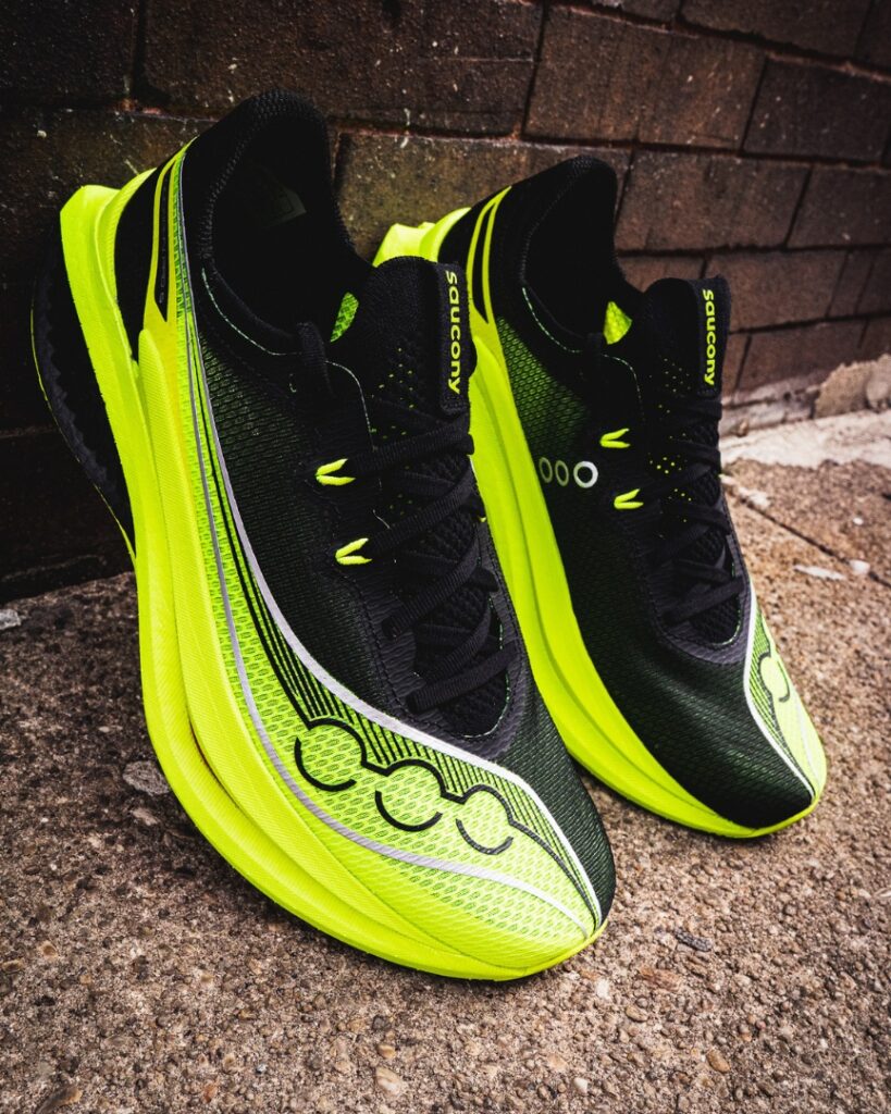 saucony endorphin 5 - both against wall