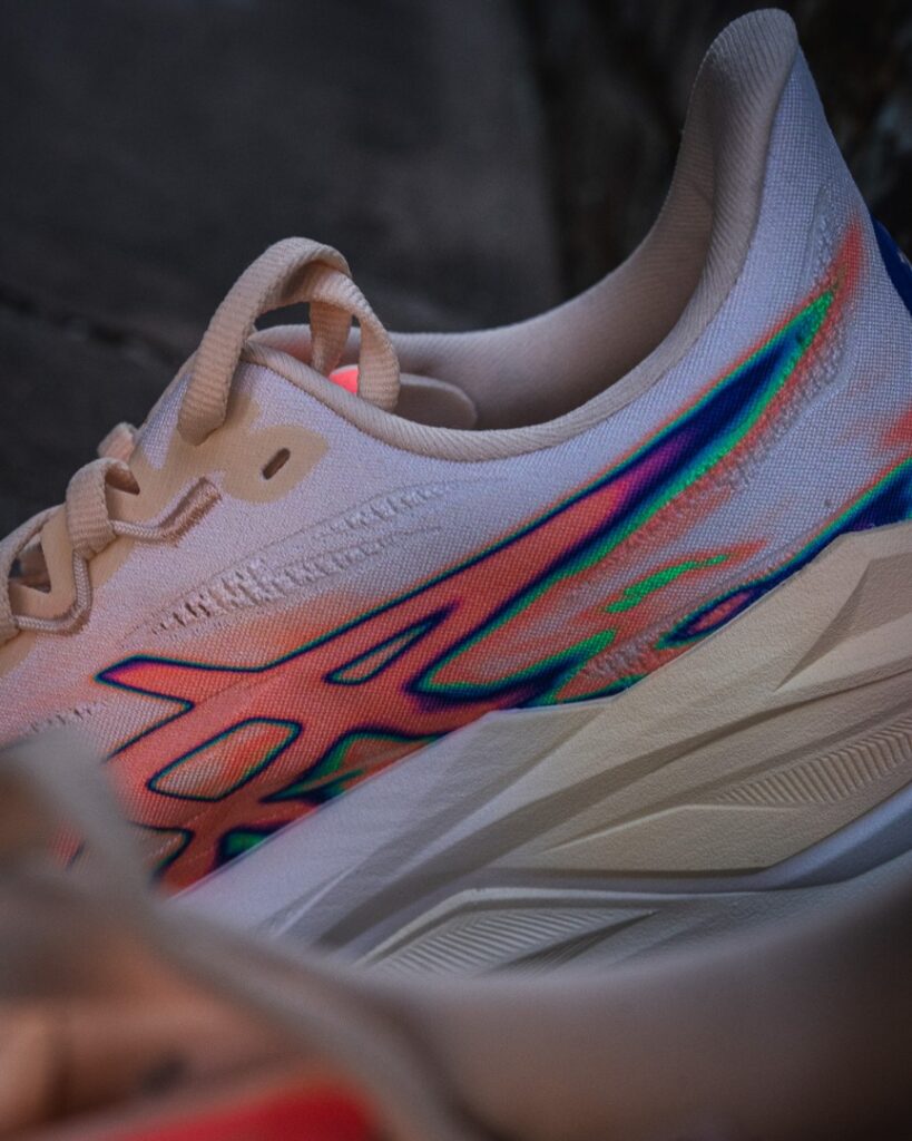 asics superblast 3 - medial peach stripes