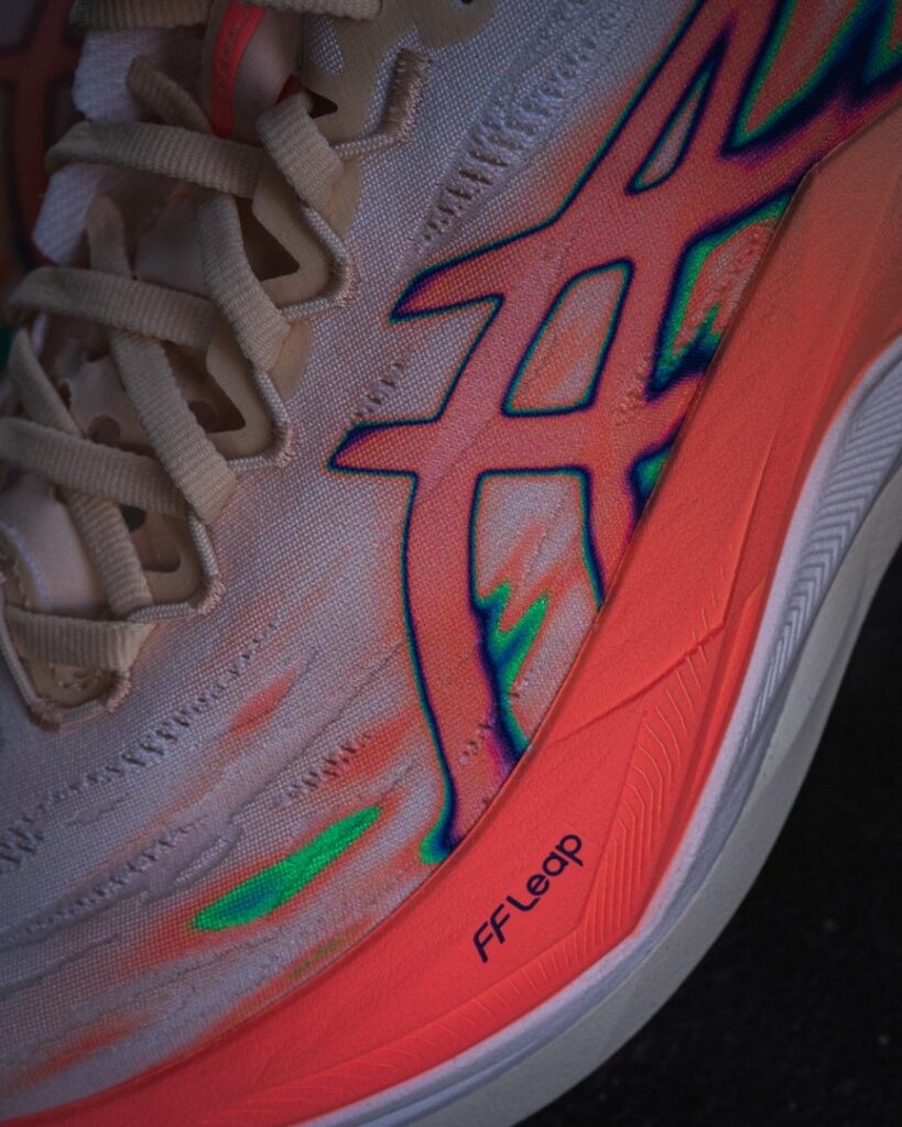 asics superblast 3 - orange logo vert