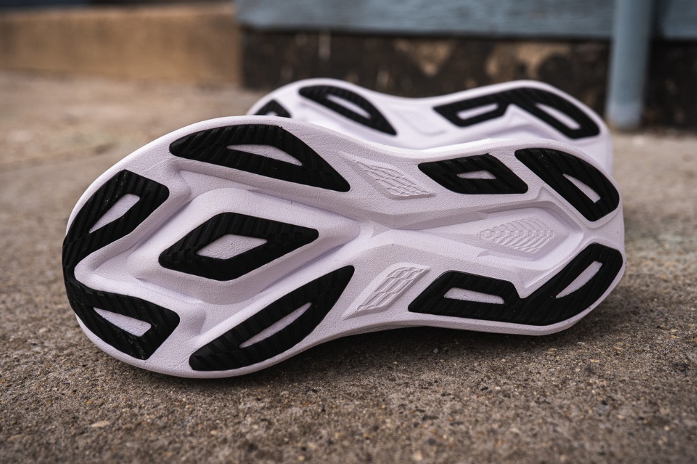 asics superblast 3 - outsole black and white