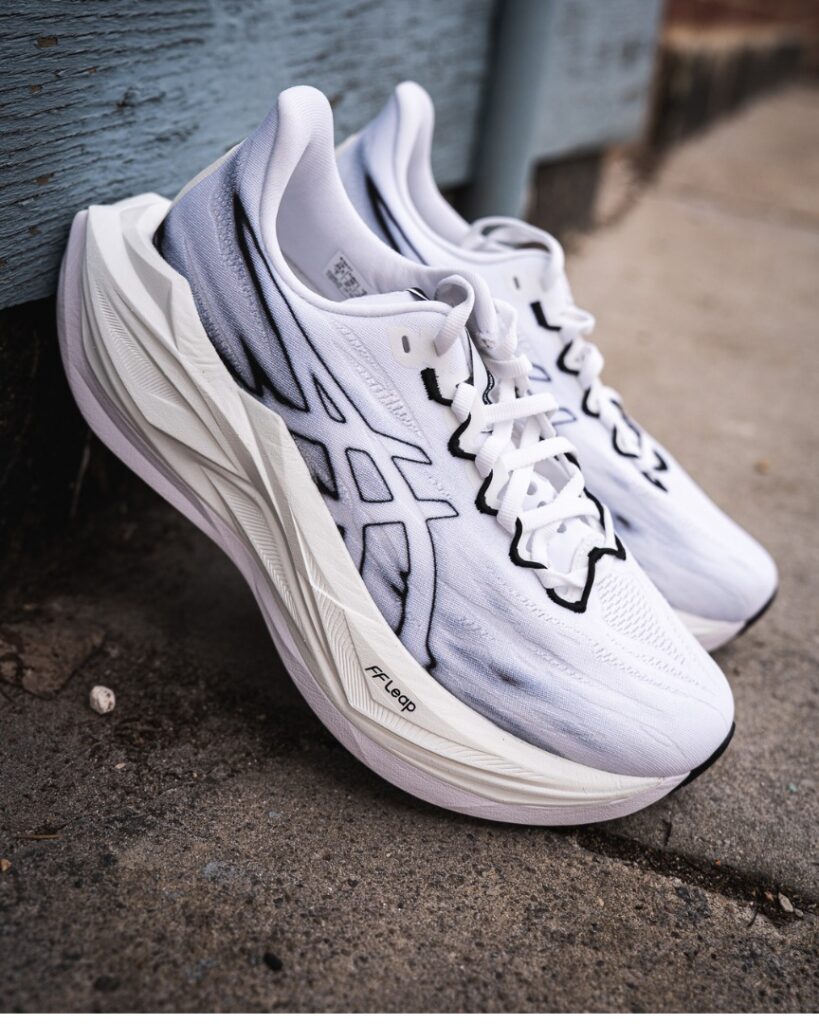 asics superblast 3 - sidewalk wall