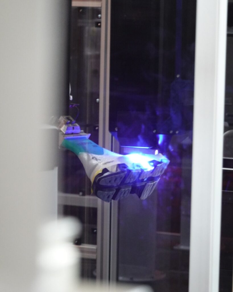 on lightspray cloudmonster 3 hyper (5)