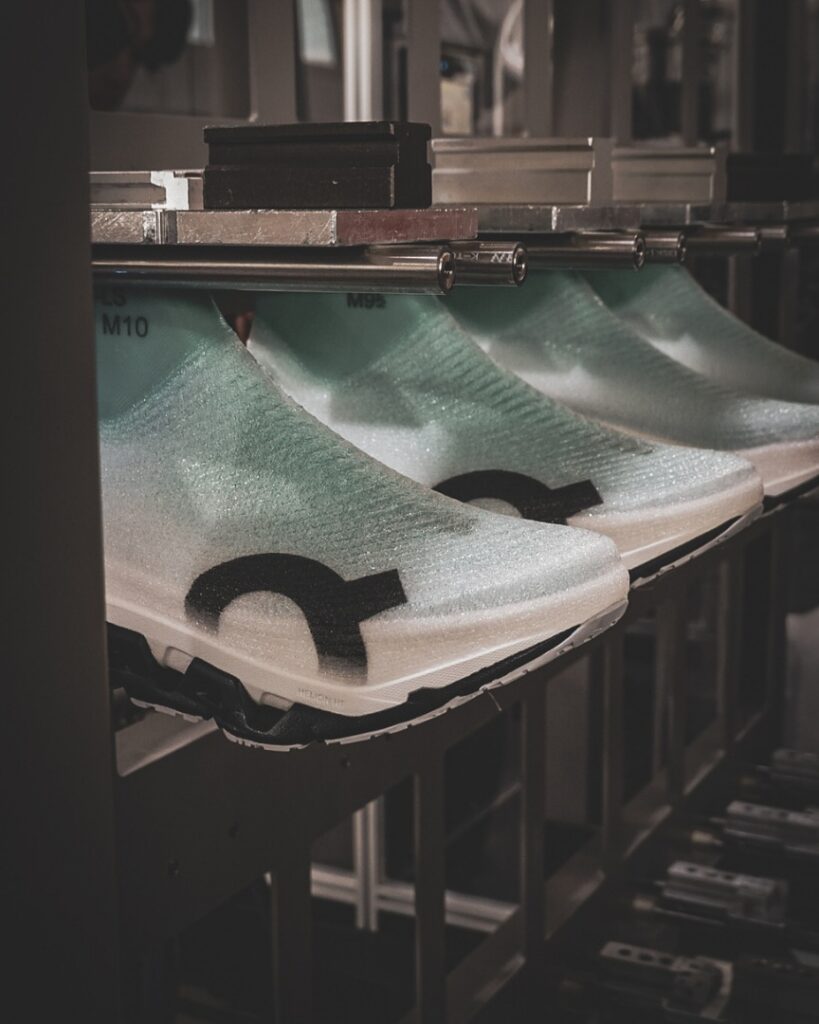 on lightspray cloudmonster 3 hyper (6)