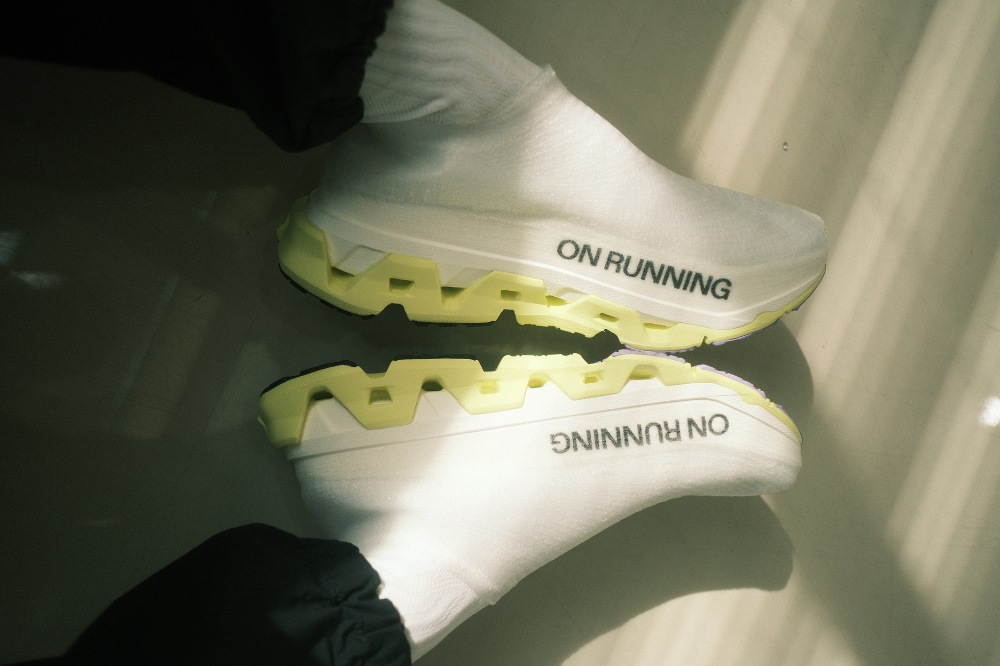 on lightspray cloudmonster 3 hyper (8)