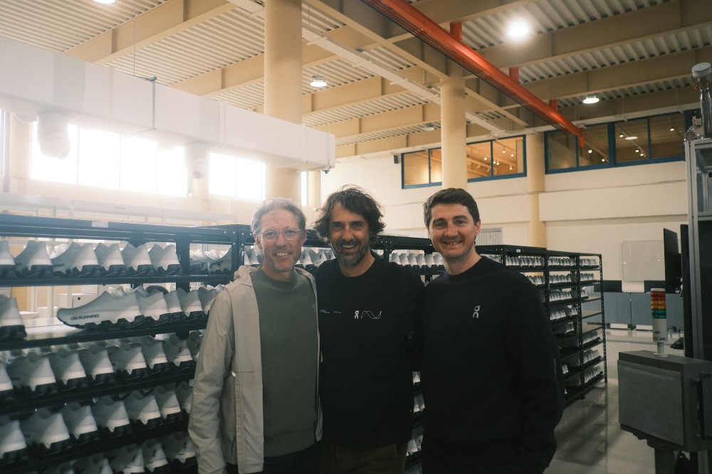 on lightspray cloudmonster 3 hyper - leadership